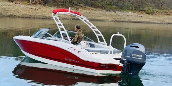 21′ Chaparral Wakeboard and Water Ski Boat